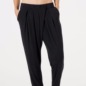 Control Twist Pleat Pant